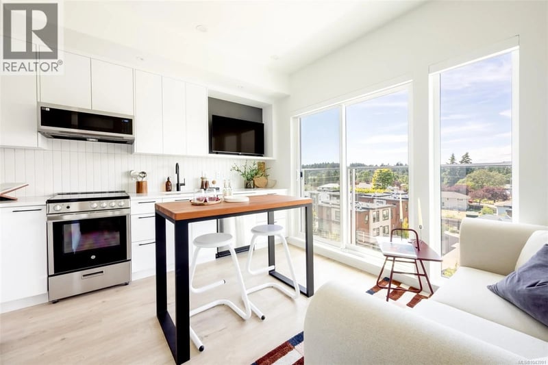 #616 1075 Tillicum Road, Esquimalt, British Columbia, V9A2A4, Esquimalt, British Columbia — photo 1 of 5