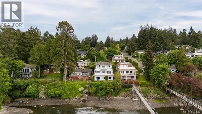 7014 Brentwood Drive, Central Saanich, British Columbia, V8M1B4, Central Saanich, British Columbia — photo 1 of 5