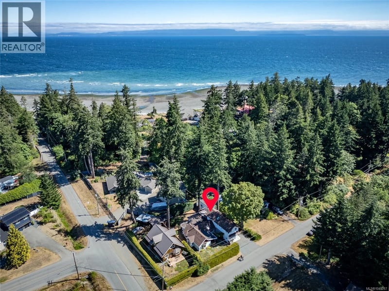 1162 Booth Road Southwest, Comox, British Columbia, V9M4B4, Comox, British Columbia — photo 1 of 5