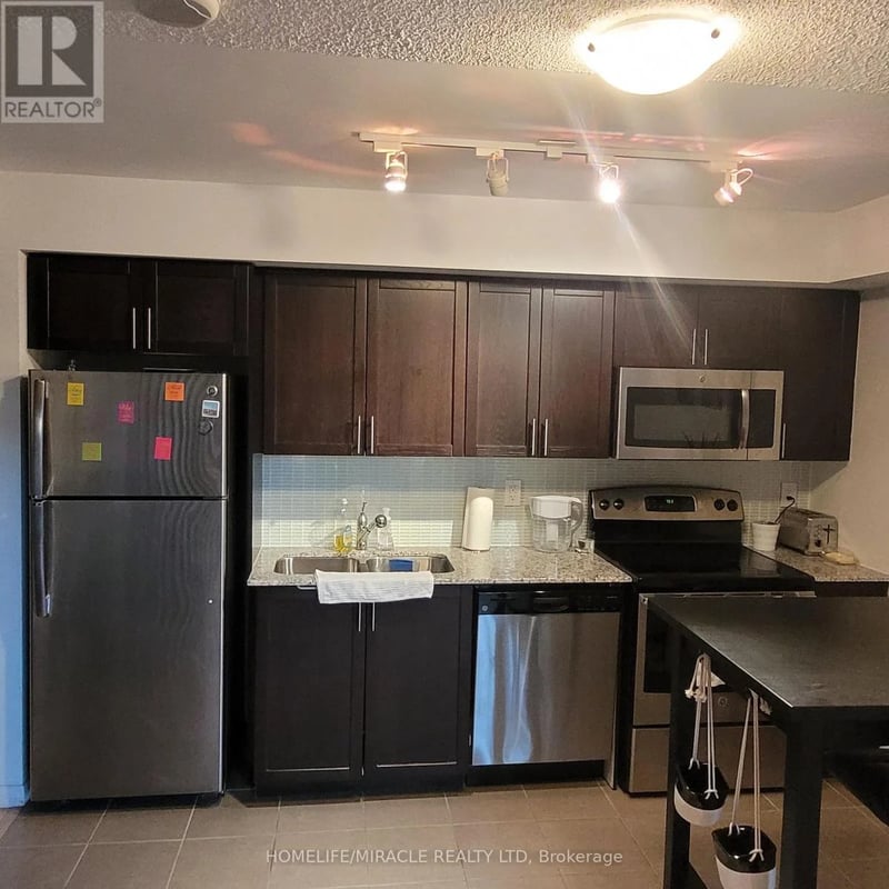 #529 830 Lawrence Avenue West, Toronto (Yorkdale-Glen Park), Ontario, M6A0A2, Toronto (Yorkdale-Glen Park), Ontario — photo 1 of 5