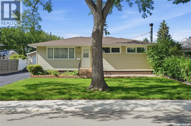 3326 4th AVENUE N, Regina, Saskatchewan, S4R0V6, Regina, Saskatchewan — photo 1 of 5