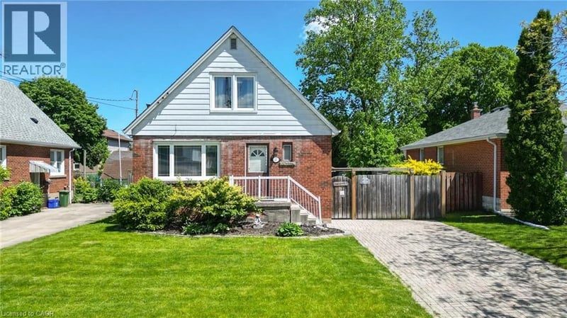 27 DELEVAN Crescent, Hamilton, Ontario, L9A4A8, Hamilton, Ontario — photo 1 of 5