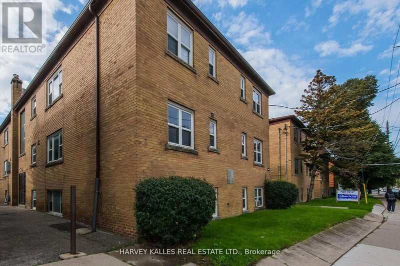#8 2905 St Clair Avenue East, Toronto (O'Connor-Parkview), Ontario, M4B1N5, Toronto (O'Connor-Parkview), Ontario — photo 1 of 5