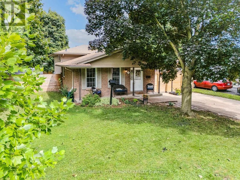 24 Greenmeadow Court, St. Catharines (Fairview), Ontario, L2N6Y8, St. Catharines (Fairview), Ontario — photo 1 of 5