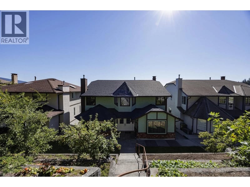 557 TEMPE Crescent, North Vancouver, British Columbia, V7N1E7, North Vancouver, British Columbia — photo 1 of 5