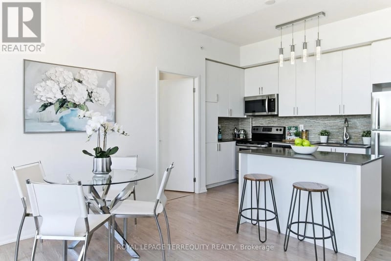 #831 36 Via Bagnato Boulevard, Toronto (Yorkdale-Glen Park), Ontario, M6A0B7, Toronto (Yorkdale-Glen Park), Ontario — photo 1 of 5