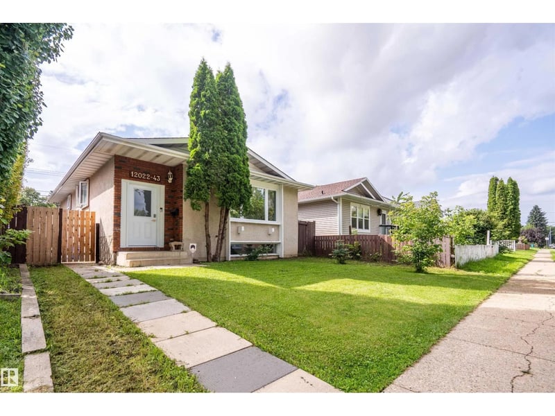 12022 43 ST NW, Edmonton, Alberta, T5W2P8, Edmonton, Alberta — photo 1 of 5