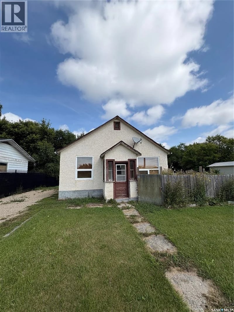 408 1st AVENUE, Spy Hill, Saskatchewan, S0A3W0, Spy Hill, Saskatchewan — photo 1 of 5