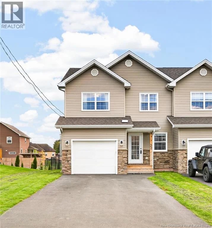 32 Rochefort Street, Dieppe, New Brunswick, E1A6S4, Dieppe, New Brunswick — photo 1 of 5