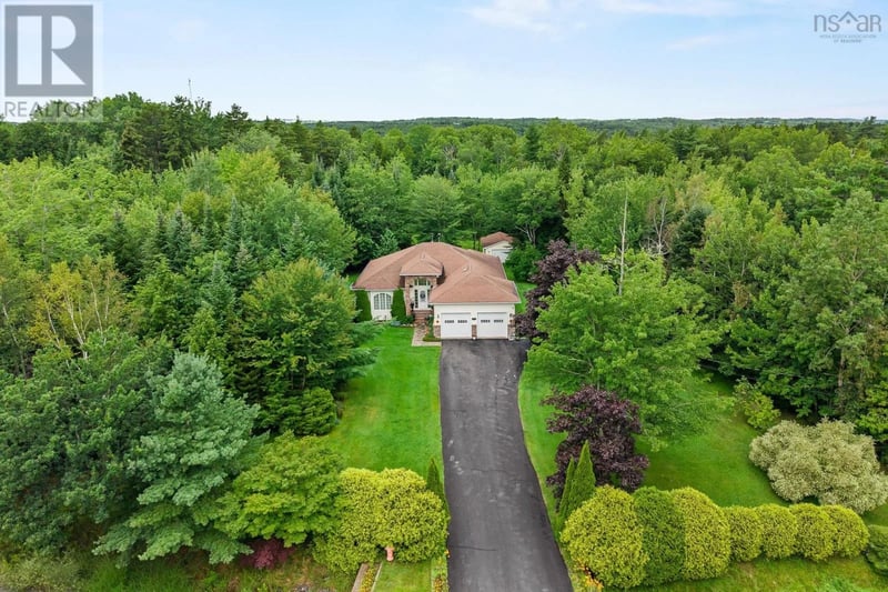 11 Taylor Drive, Windsor Junction, Nova Scotia, B2T1K7, Windsor Junction, Nova Scotia — photo 1 of 5