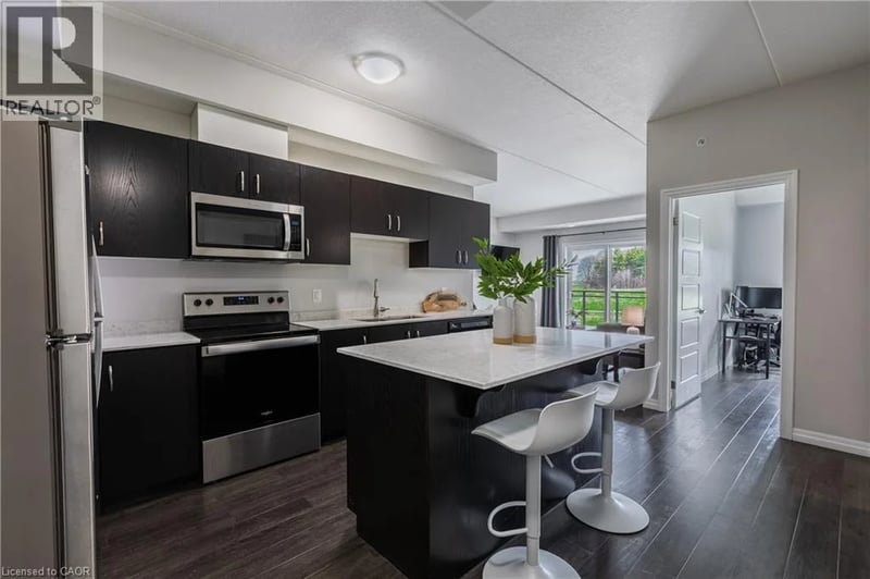 #202 35 KINGSBURY Square, Guelph, Ontario, N1L0J4, Guelph, Ontario — photo 1 of 5