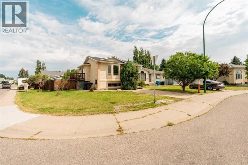 194 Mt Blakiston Road West, Lethbridge, Alberta, T1K6M5, Lethbridge, Alberta — photo 1 of 5