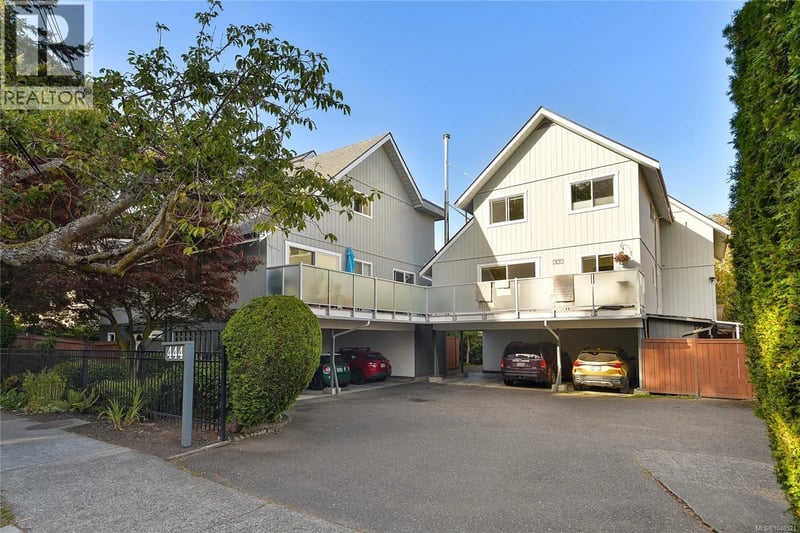 #2 444 Michigan Street, Victoria, British Columbia, V8V1R5, Victoria, British Columbia — photo 1 of 5