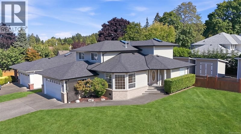 6025 Tweedsmuir Crescent, Nanaimo, British Columbia, V9T5Y7, Nanaimo, British Columbia — photo 1 of 5