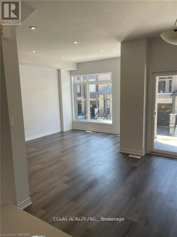 61 -135 Soho Street, Hamilton (Stoney Creek Mountain), Ontario, L8J0M6, Hamilton (Stoney Creek Mountain), Ontario — photo 1 of 5