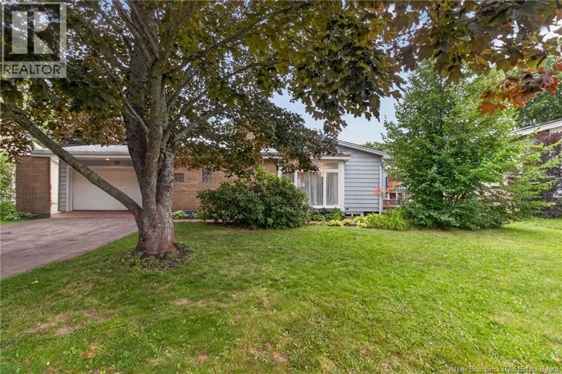 20 Vista Drive, Moncton, New Brunswick, E1A4L5, Moncton, New Brunswick — photo 1 of 5