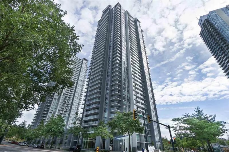 #2001 13696 100 Avenue, Surrey, British Columbia, V3T0L5, Surrey, British Columbia — photo 1 of 5