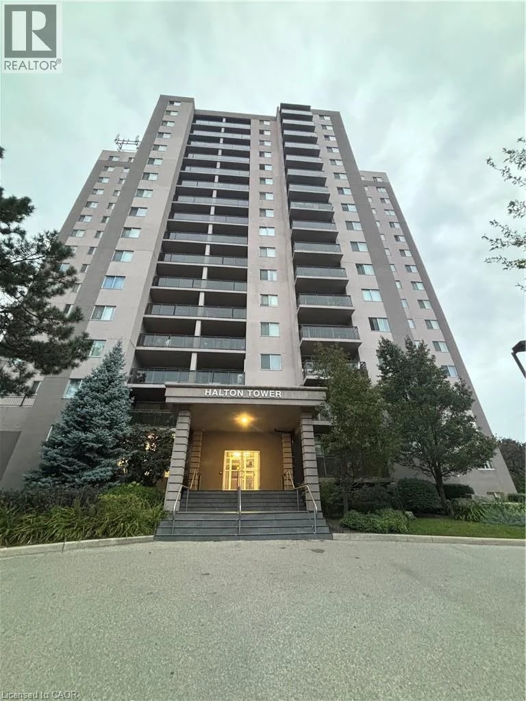#1210 975 WARWICK Court, Burlington, Ontario, L7T3Z7, Burlington, Ontario — photo 1 of 5