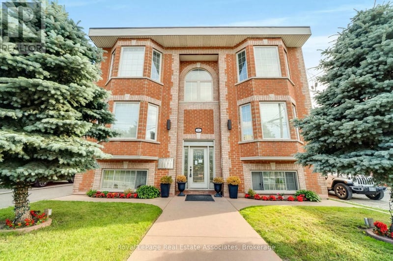 #4 48 Mississauga Road North, Mississauga (Port Credit), Ontario, L5H2H8, Mississauga (Port Credit), Ontario — photo 1 of 5