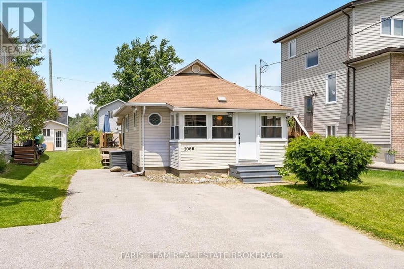 1066 Wood Street, Innisfil, Ontario, L0L1K0, Innisfil, Ontario — photo 1 of 5