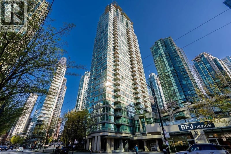 #907 1328 PENDER Street, Vancouver, British Columbia, V6E4T1, Vancouver, British Columbia — photo 1 of 5