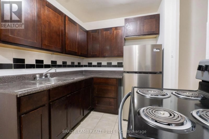 #406 4 Hill Heights Road, Toronto (Stonegate-Queensway), Ontario, M8Y1Z1, Toronto (Stonegate-Queensway), Ontario — photo 1 of 5