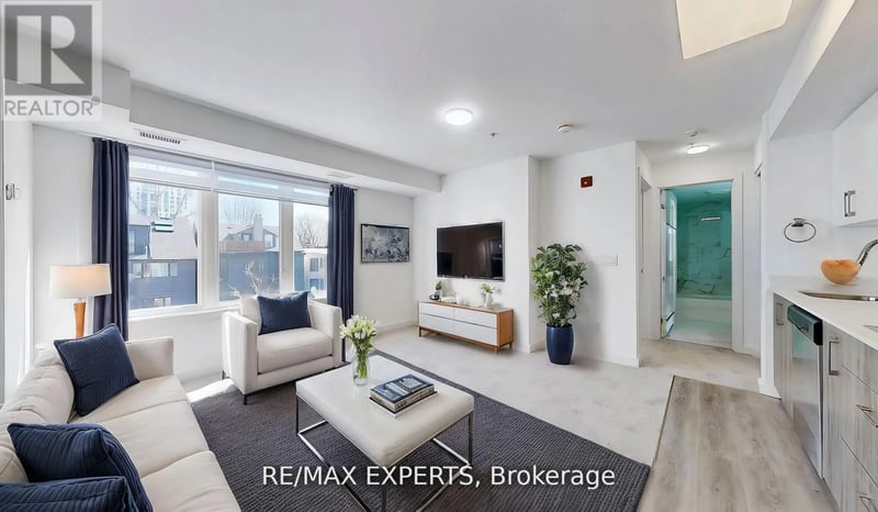 #303 45 Connaught Avenue, Toronto (Greenwood-Coxwell), Ontario, M4L2V8, Toronto (Greenwood-Coxwell), Ontario — photo 1 of 5