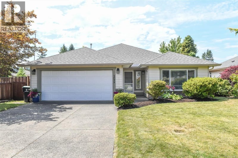2099 St. Andrews Way, Courtenay, British Columbia, V9N9V5, Courtenay, British Columbia — photo 1 of 5