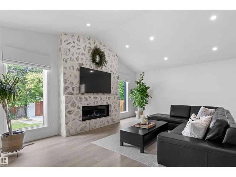 4704 106A AV NW, Edmonton, Alberta, T6A1J5, Edmonton, Alberta — photo 1 of 5
