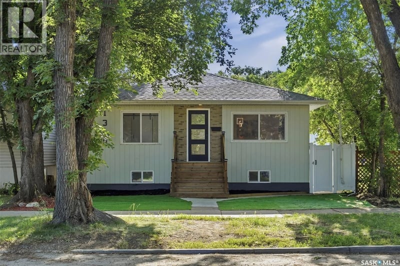 1310 B AVENUE N, Saskatoon, Saskatchewan, S7L1G5, Saskatoon, Saskatchewan — photo 1 of 5