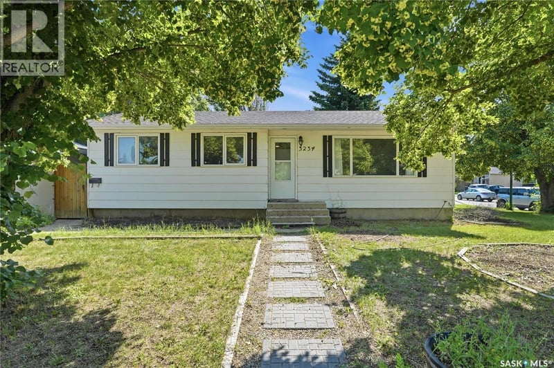 3234 Maxwell STREET, Saskatoon, Saskatchewan, S7L4K8, Saskatoon, Saskatchewan — photo 1 of 5