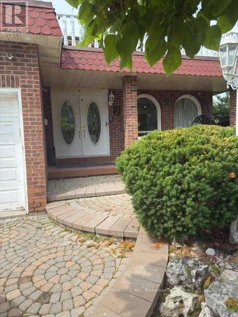 2 Pepperwood Place, Brampton (Northgate), Ontario, L6S3R9, Brampton (Northgate), Ontario — photo 1 of 5