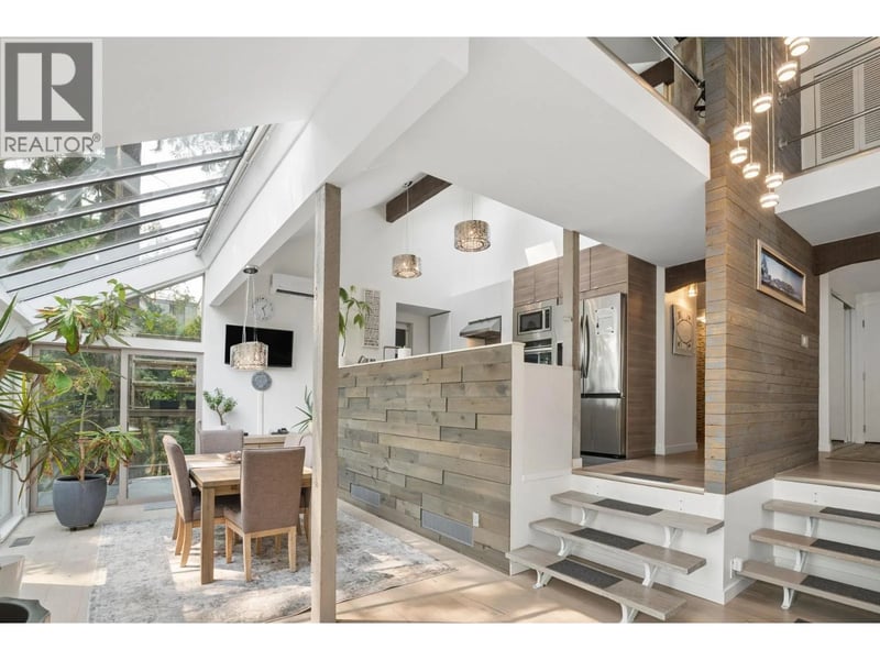 5781 CRANLEY Drive, West Vancouver, British Columbia, V7W1T1, West Vancouver, British Columbia — photo 1 of 5