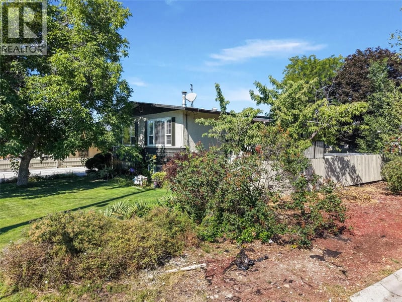 1240 Collison Road, Kelowna, British Columbia, V1X1K6, Kelowna, British Columbia — photo 1 of 5