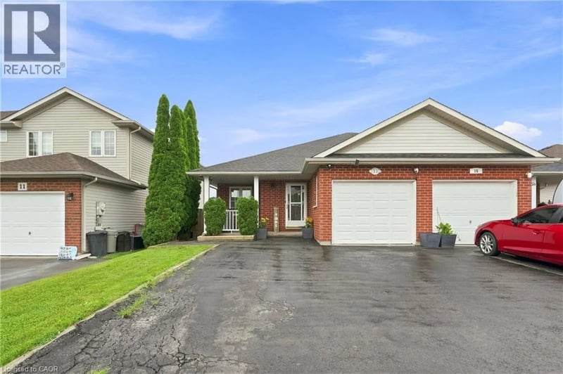 13 GOLDEN ACRES Drive, Smithville, Ontario, L0R2A0, Smithville, Ontario — photo 1 of 5