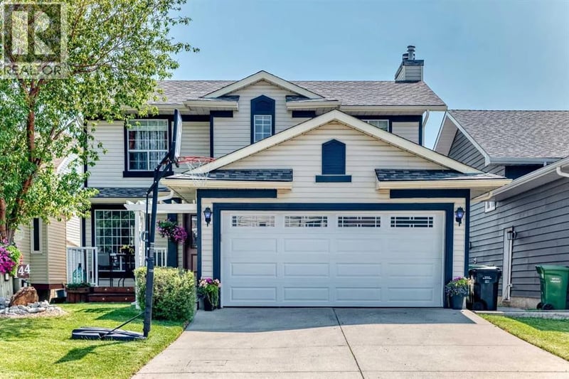 144 Riverstone Crescent Southeast, Calgary, Alberta, T2C4A3, Calgary, Alberta — photo 1 of 5