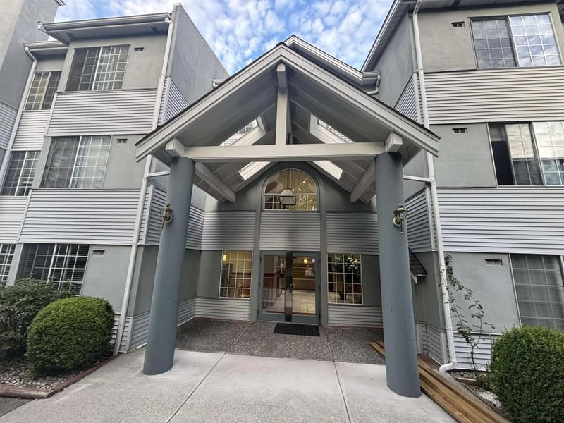 #311 13910 101 Avenue, Surrey, British Columbia, V3T1L6, Surrey, British Columbia — photo 1 of 5