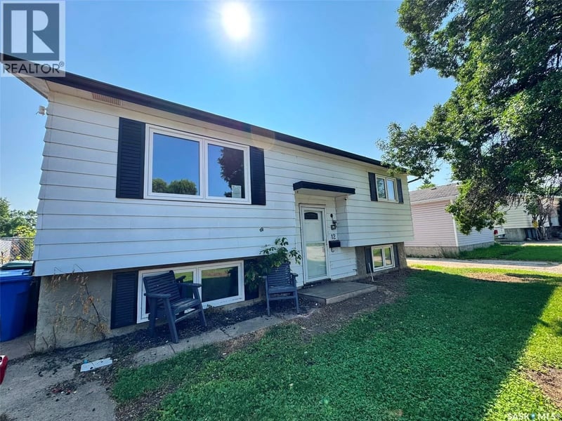 12 Bowerman CRESCENT, Prince Albert, Saskatchewan, S6V6K2, Prince Albert, Saskatchewan — photo 1 of 5
