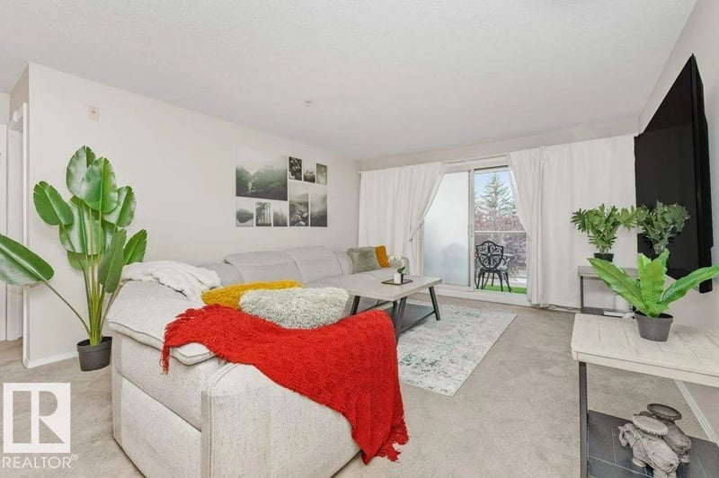 #208 10421 42 AV NW, Edmonton, Alberta, T6J7C8, Edmonton, Alberta — photo 1 of 5