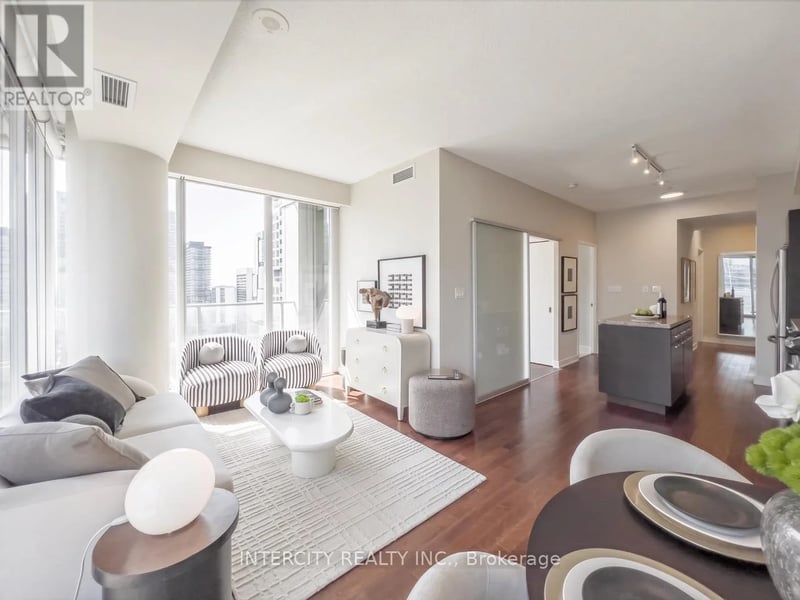 #2503 126 Simcoe Street, Toronto (Waterfront Communities), Ontario, M5H4E6, Toronto (Waterfront Communities), Ontario — photo 1 of 5