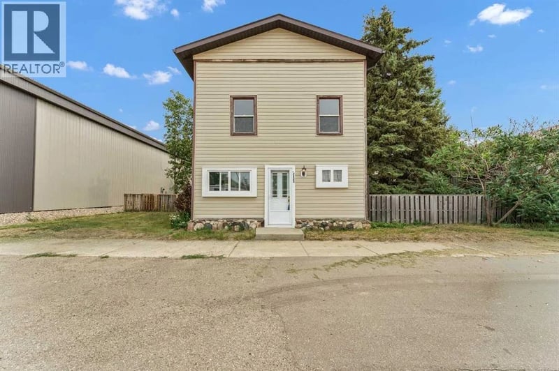 211 Main Street, Burdett, Alberta, T0K0J0, Burdett, Alberta — photo 1 of 5