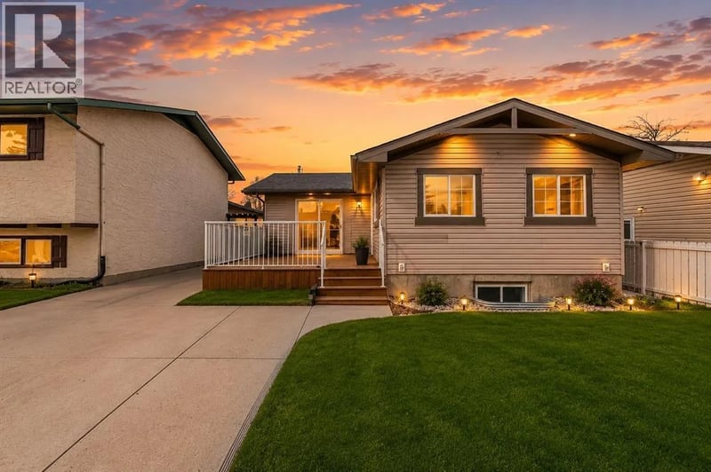 755 Penbrooke Road Southeast, Calgary, Alberta, T2A3T3, Calgary, Alberta — photo 1 of 5