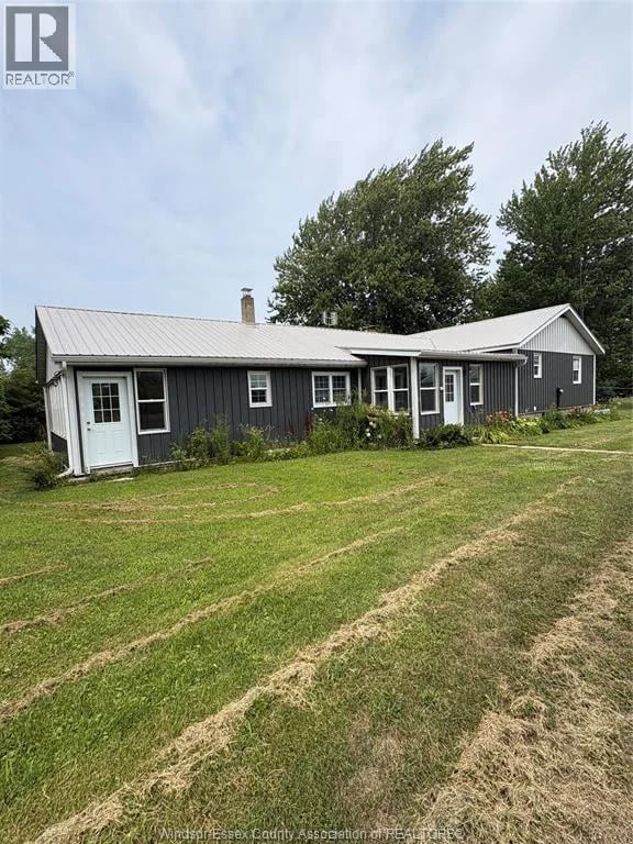 949 East West Rd, Pelee Island, Ontario, N0R1M0, Pelee Island, Ontario — photo 1 of 5