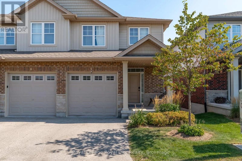 #7 269 Watson Parkway North, Guelph (Grange Road), Ontario, N1E0R3, Guelph (Grange Road), Ontario — photo 1 of 5