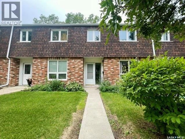 51 Spruceview ROAD, Regina, Saskatchewan, S4R0E1, Regina, Saskatchewan — photo 1 of 5
