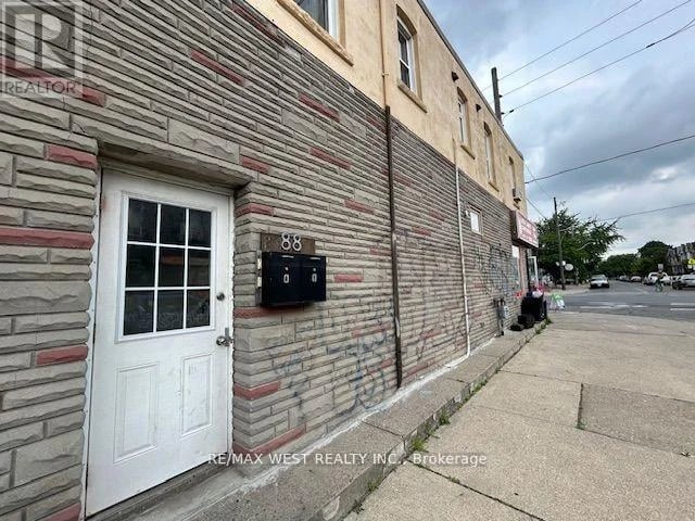 #A 88 Uxbridge Avenue, Toronto (Weston-Pellam Park), Ontario, M6N2Y2, Toronto (Weston-Pellam Park), Ontario — photo 1 of 5