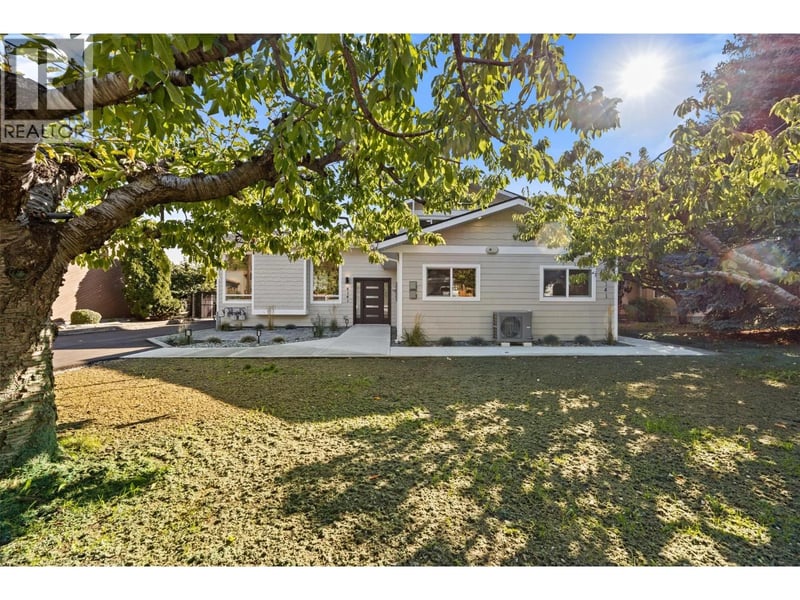 4141 San Clemente Avenue, Peachland, British Columbia, V0H1X6, Peachland, British Columbia — photo 1 of 5