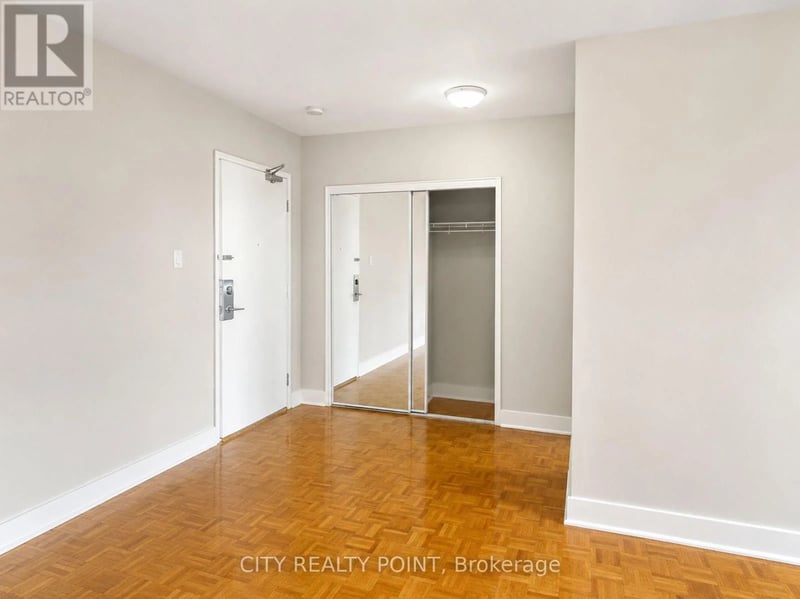 #102 1291 Bayview Avenue North, Toronto (Leaside), Ontario, M4G2Z9, Toronto (Leaside), Ontario — photo 1 of 5