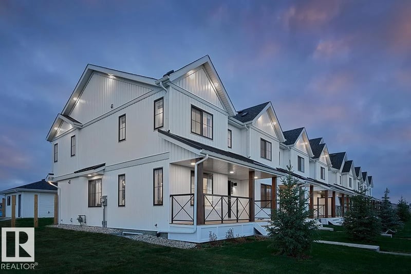 9008 Gilbert CL NW, Edmonton, Alberta, T5T7Z3, Edmonton, Alberta — photo 1 of 5