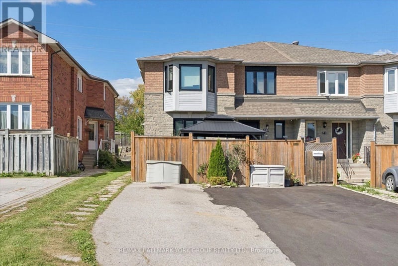 537 Walpole Crescent, Newmarket (Stonehaven-Wyndham), Ontario, L3X2A5, Newmarket (Stonehaven-Wyndham), Ontario — photo 1 of 5